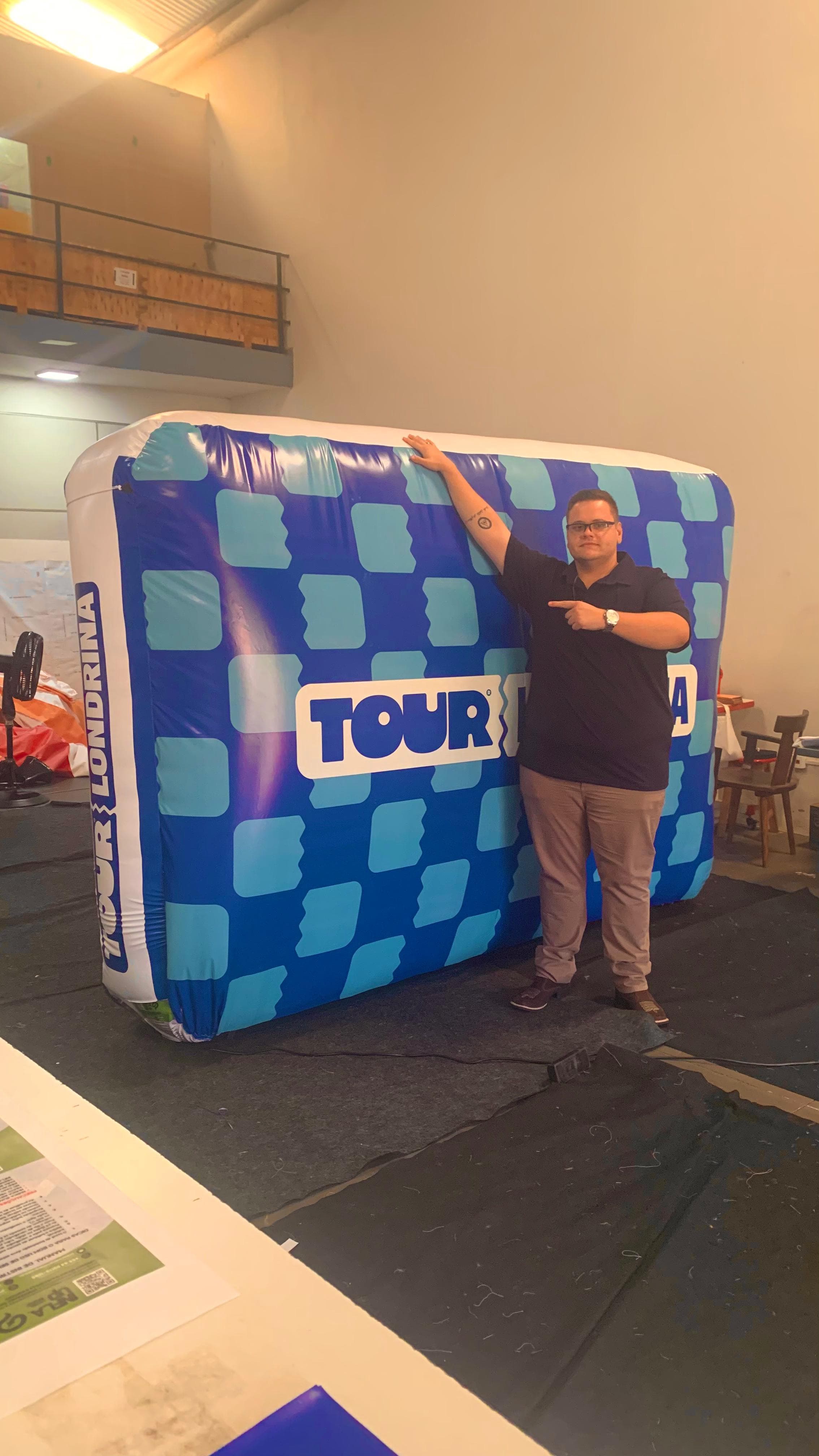 TOTEM_PROMOCIONAL_ADRIANOPOLIS | InflaUp Totem promocional em Adrianópolis — InflaUp fabrica totem promocional personalizado para feiras, eventos e PDV no Paraná.